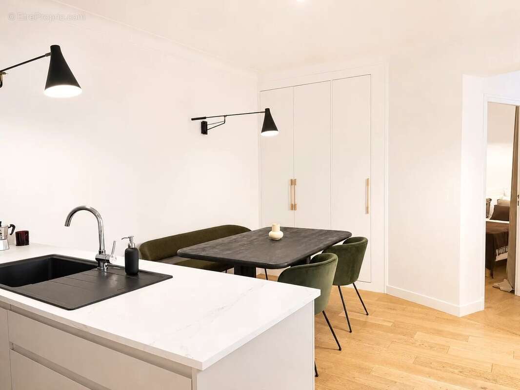 Appartement à PARIS-16E