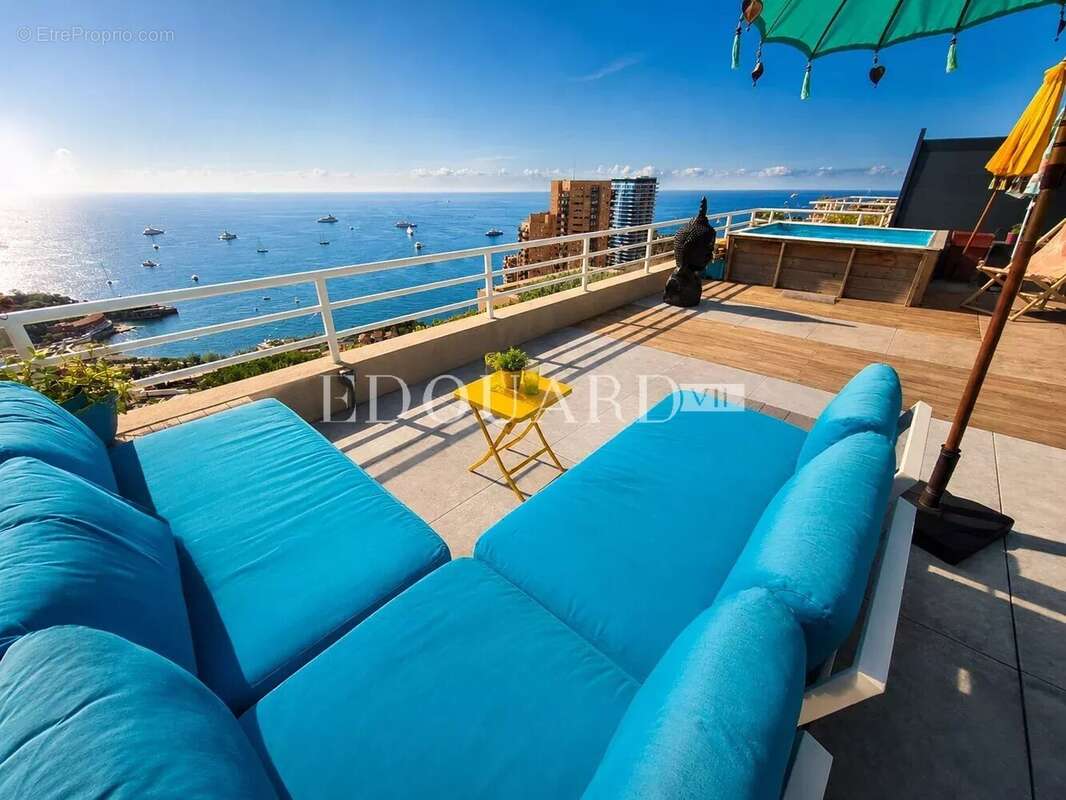 Roquebrune Cap Martin, trois pièces avec spectaculaire terrasse, petite piscine privée et superbe vue mer - photo 2