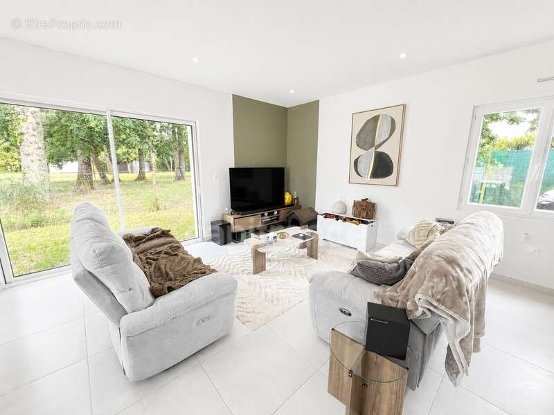 Maison à vendre 4 pièces LA TREMBLADE (17) - Garage - Terrain de 587m² - photo 2