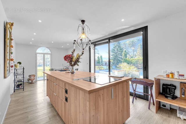 Maison T5 de 292 m2 avec piscine et terrain de 2000 m2 - photo 8