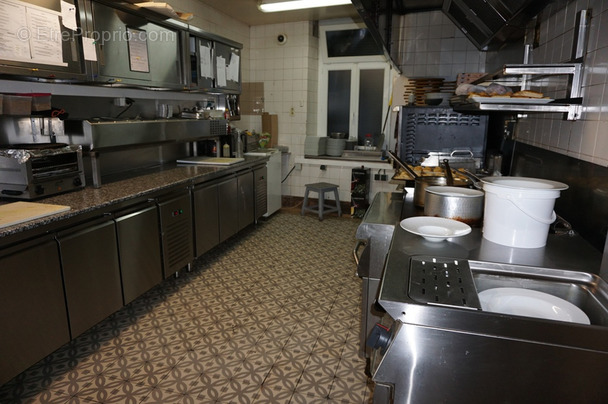 Commerce à PARAY-LE-MONIAL