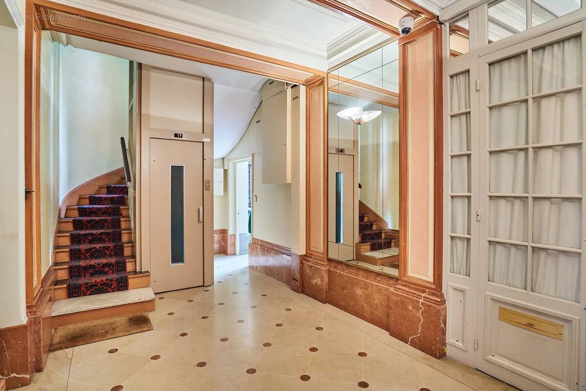 Appartement à PARIS-7E