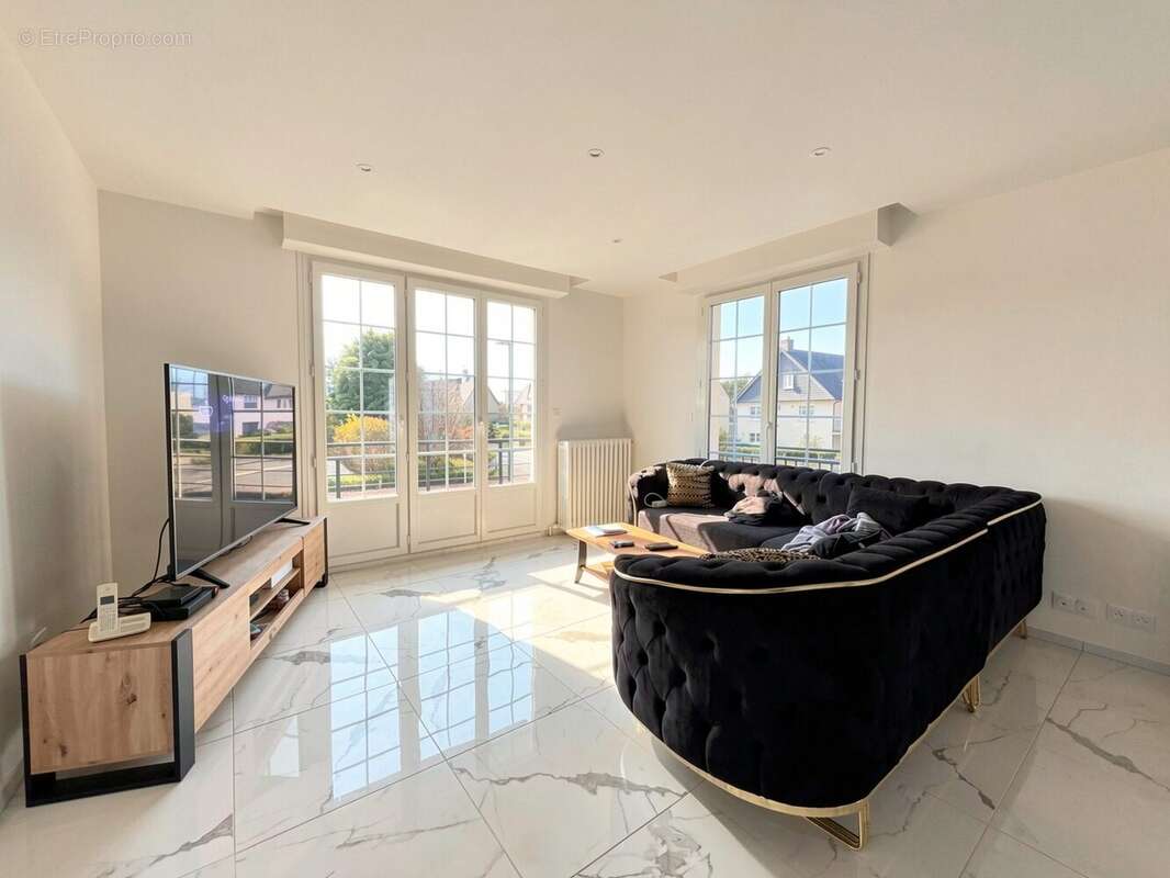 Maison à SAINT-ERBLON