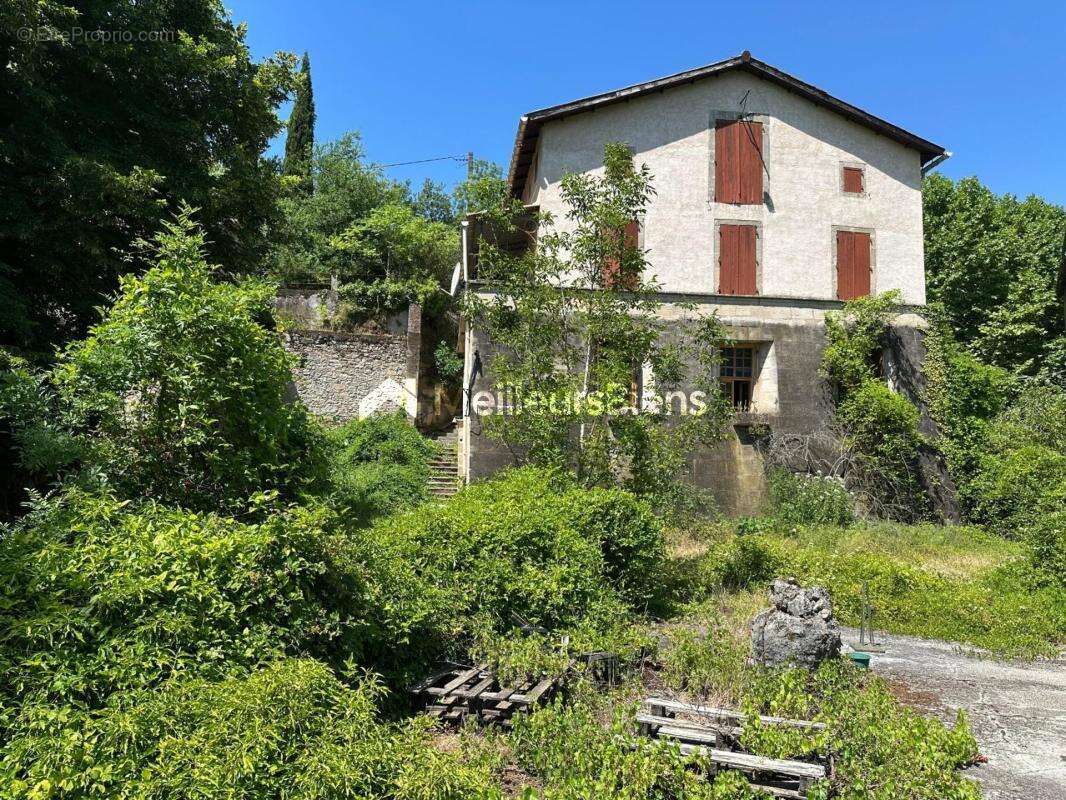 Propriété agricole avec terrain de 4 hectares - photo 2