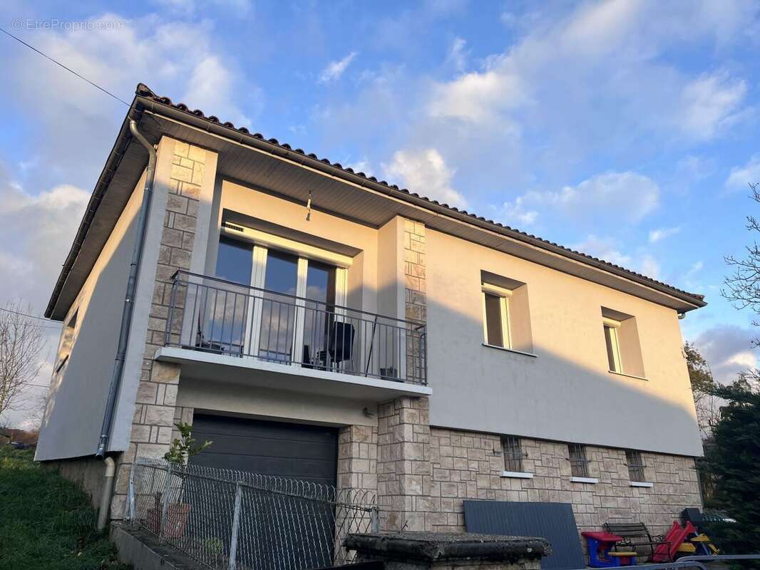 Façade - Maison à LACAPELLE-MARIVAL