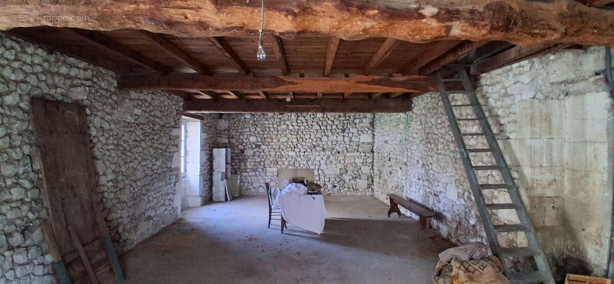 Maison 5 chambres + grande terrasse et 4 garages. - photo 13