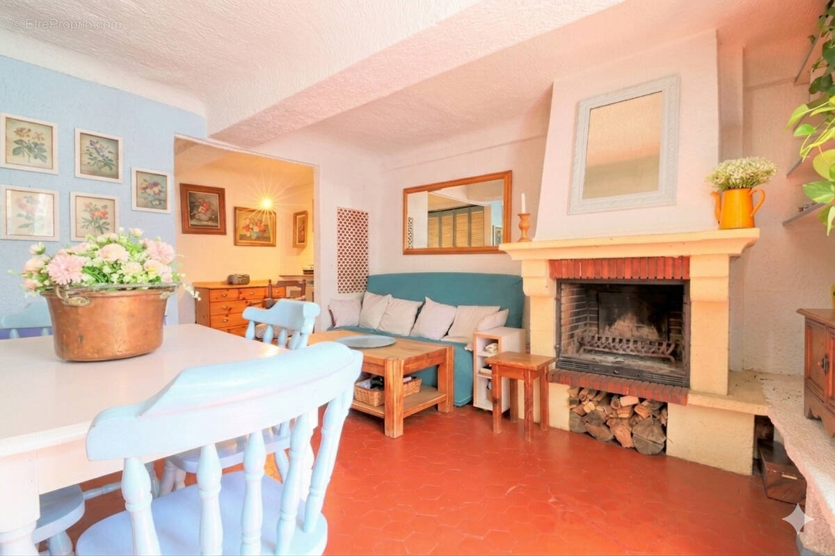 Maison à SOLLIES-TOUCAS