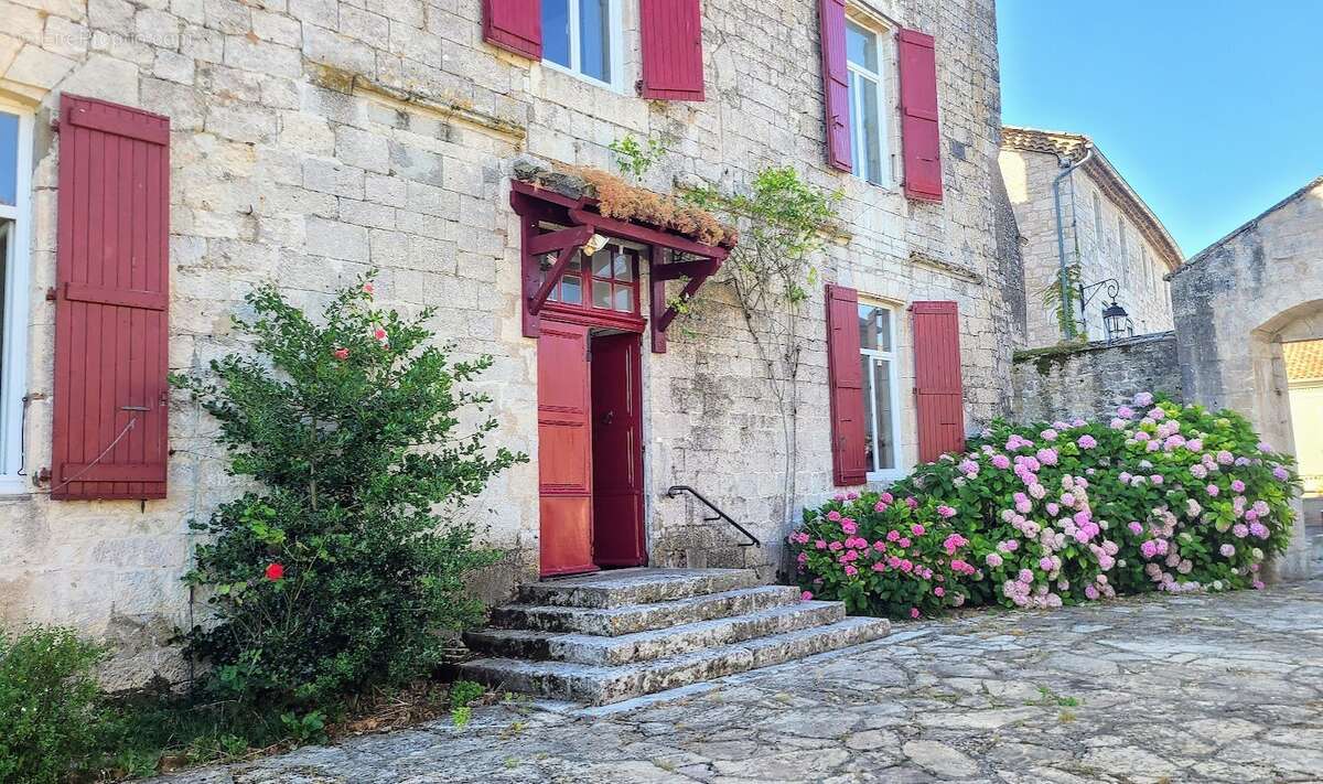 EXCLUSIVITÉ - Un air d'hôtel particulier au coeur du Quercy - photo 2