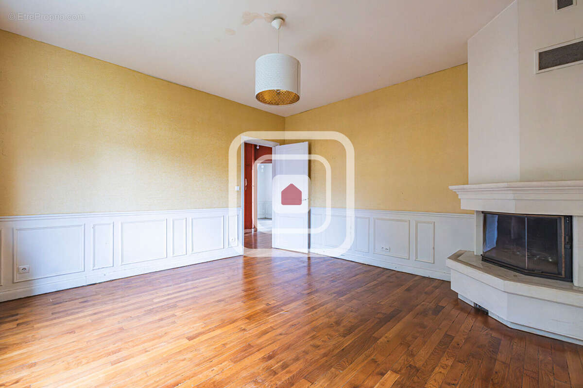 Appartement en duplex de 120m² avec 3 chambres et 2 salle de bain / douche - photo 2