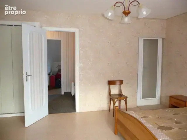 maison à vendre à Villaines la Juhel chambre avec douche