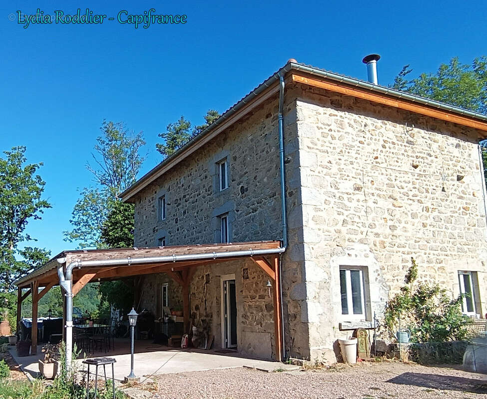 Maison 177 m2 - 6 pièces - 3 Chambres avec vue exceptionnelle à Saint Victor Montvianeix (63550) - photo 28