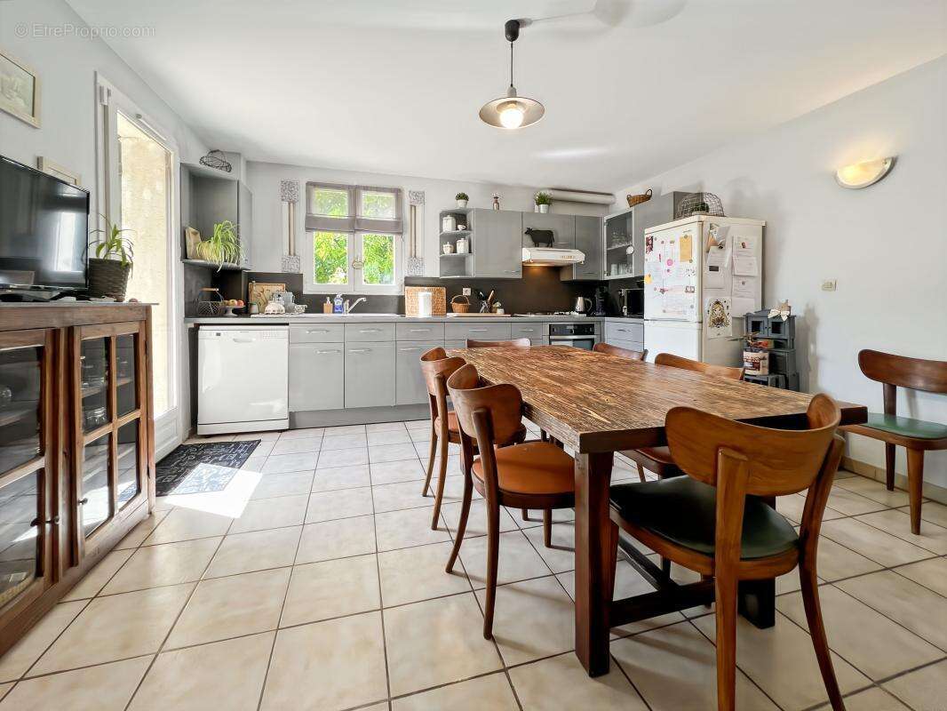  Maison familiale de 4 chambres sur un terrain verdoyant de plus de 1 000 m²  - photo 4