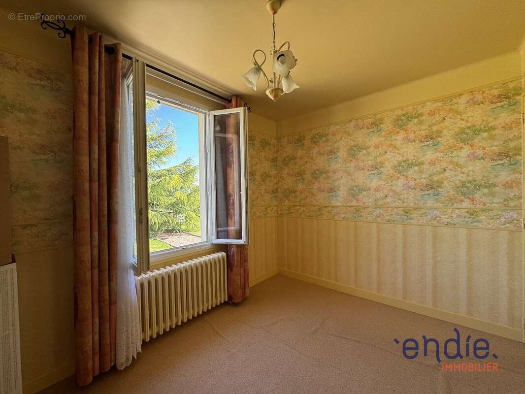 Maison à SAINT-PIERRE-LE-MOUTIER