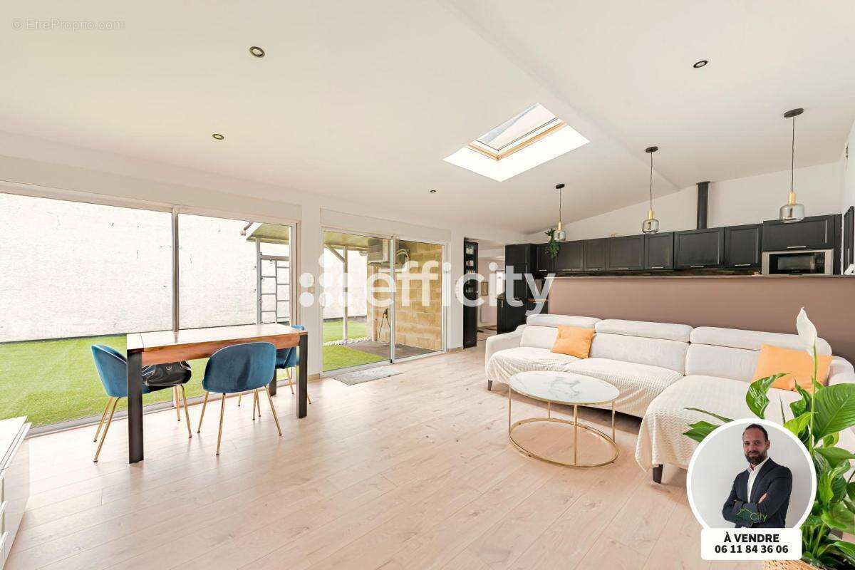 Maison 101 m² à Villeneuve-Le-Roi  - photo 2
