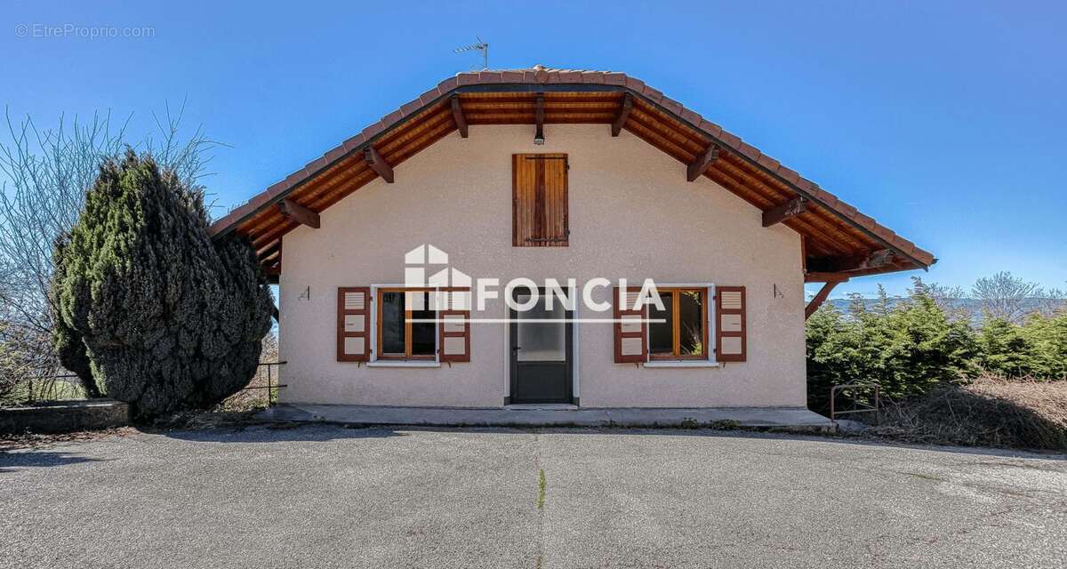 Maison à AVIERNOZ