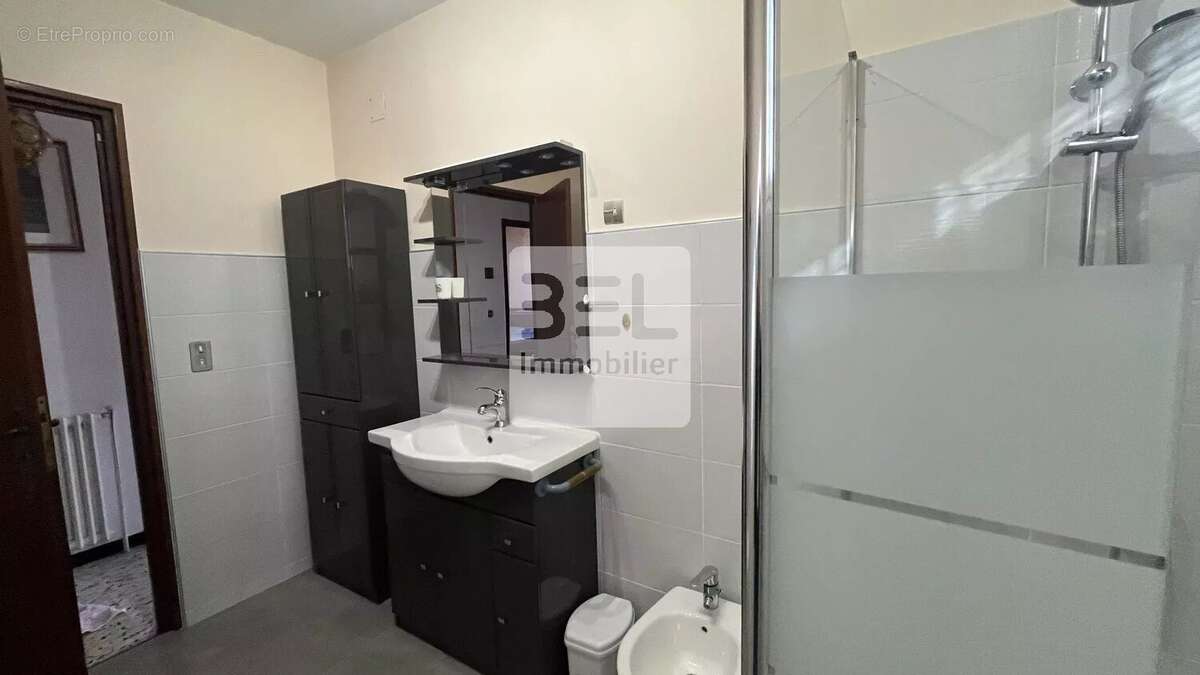 Maison à LAUDUN-L'ARDOISE