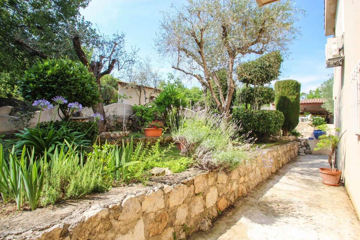 Maison 220 m² à Tourrette-Levens  - photo 15