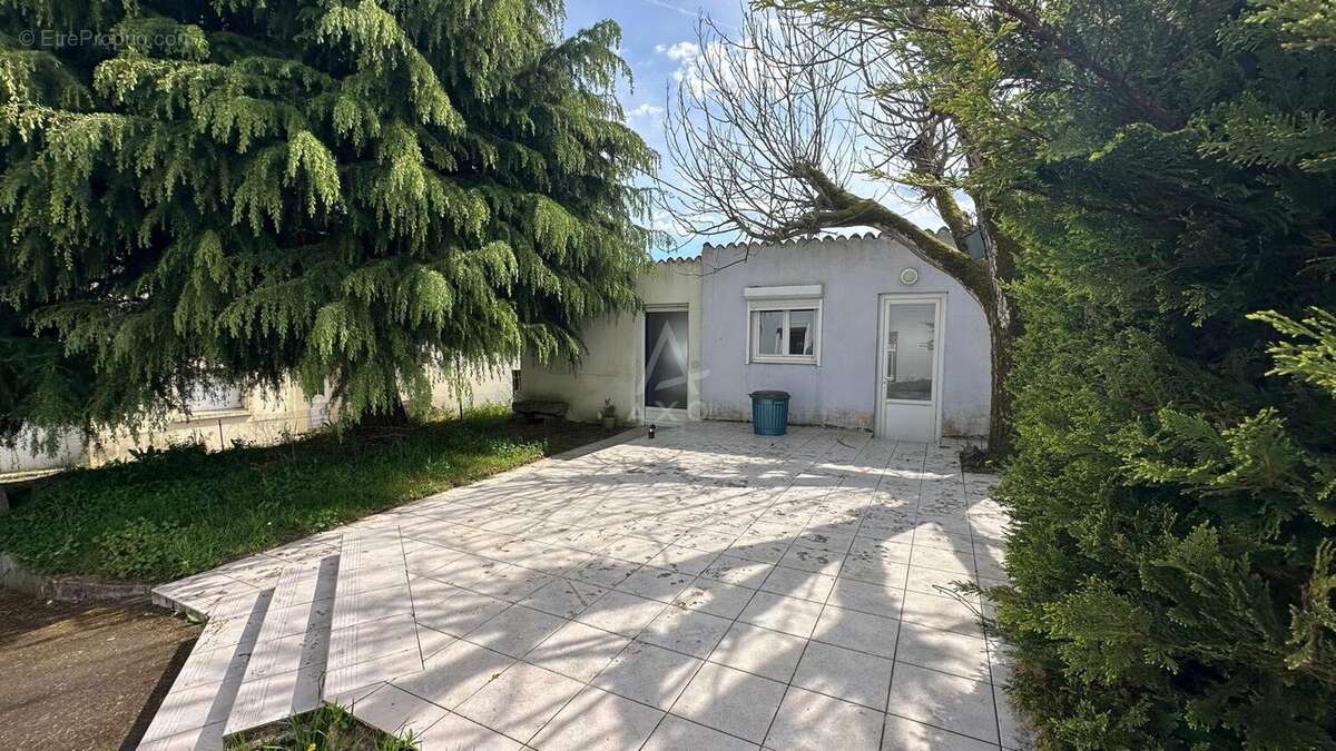 Maison à LA BOISSIERE-DE-MONTAIGU