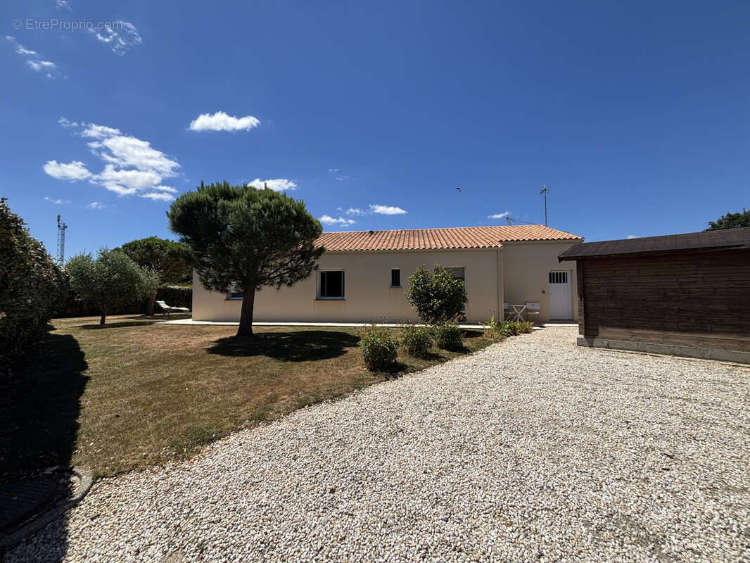 Maison à LE GIROUARD