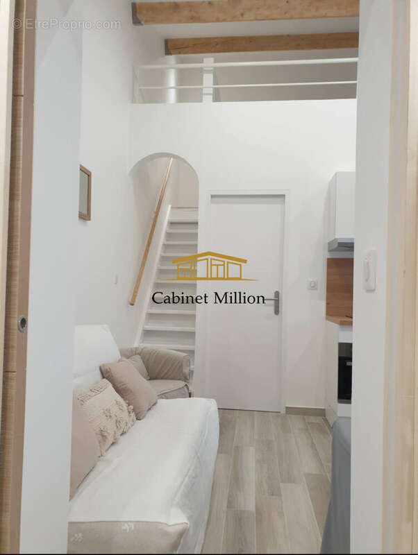 Maison à VIC-LA-GARDIOLE