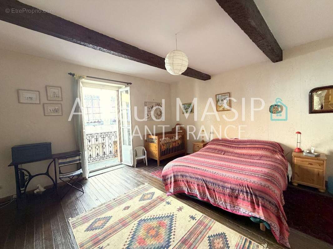 Maison beaux volumes, 156m² hab, 3 chambres, sdb + sde, piece loft, proche commodites - photo 9