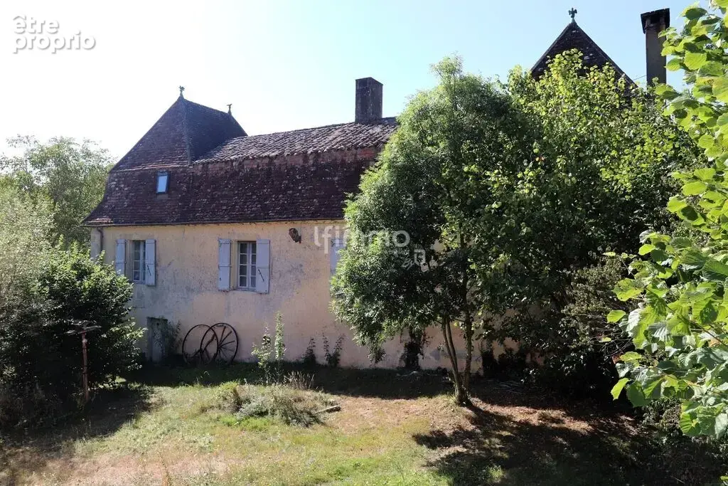 Chartreuse avec longère et moulin sur un terrain de 24086m² - photo 2