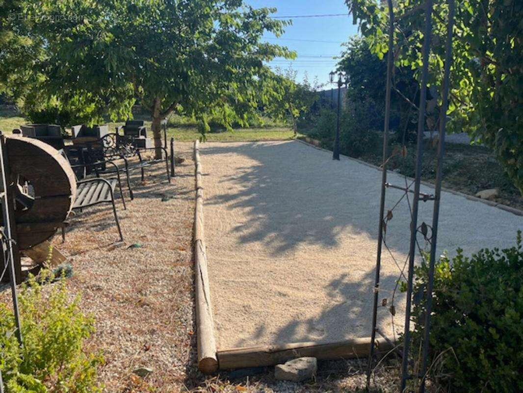 Maison en pierre avec piscine sur 8500 m² de terrain Bessas 10 pièce(s) 244 m2 - photo 17