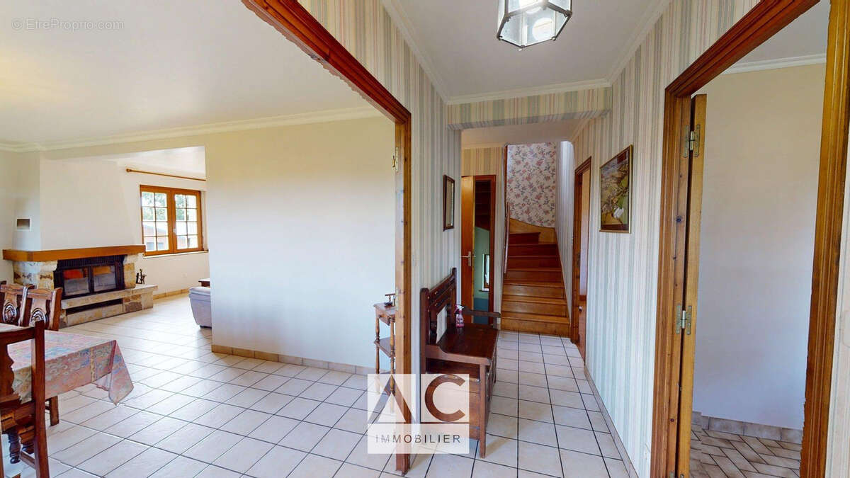 Maison à SAINTE-TREPHINE