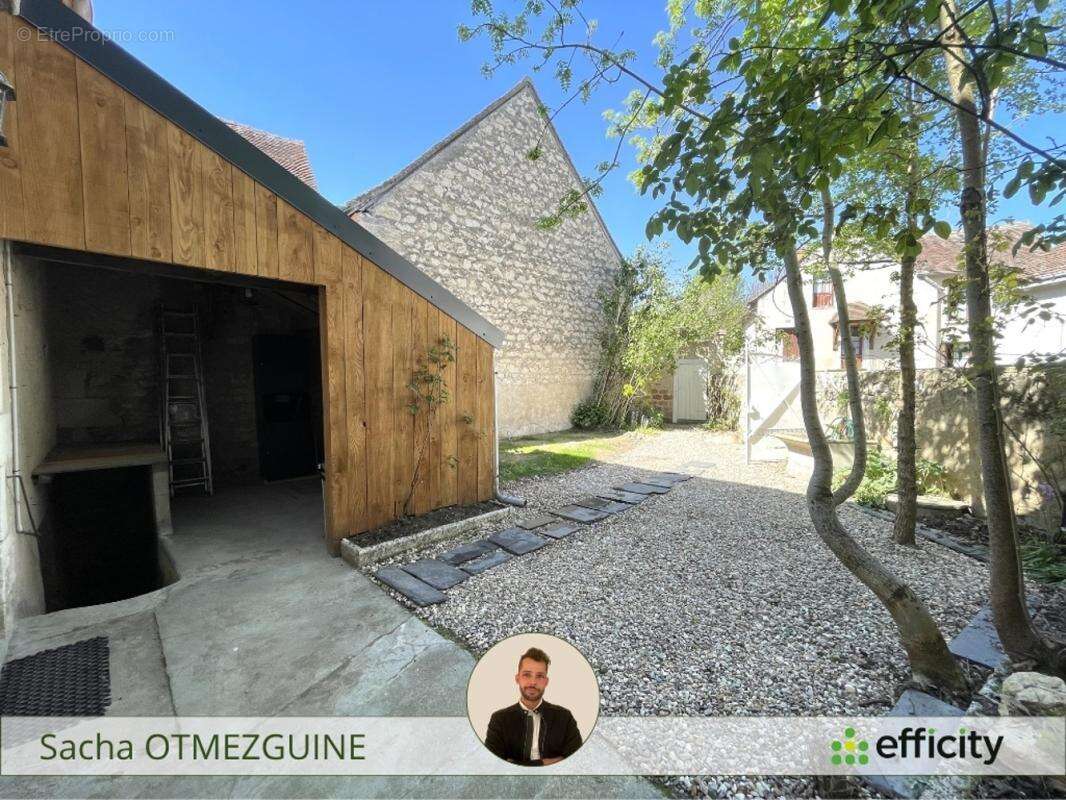 Maison à YZEURES-SUR-CREUSE