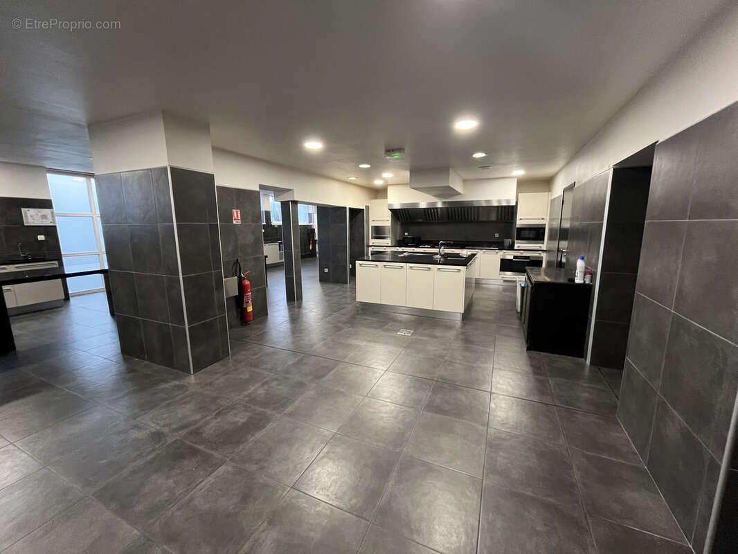 Local Commercial - Appartement - 429,5 m2 - photo 3
