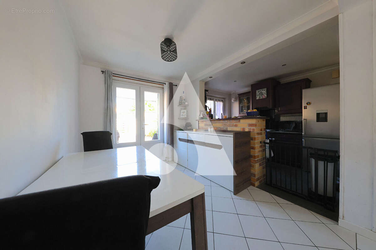 Appartement à CORBEIL-ESSONNES