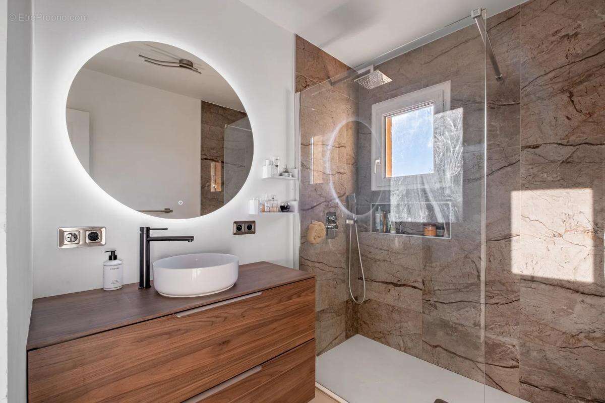 Appartement à COGOLIN