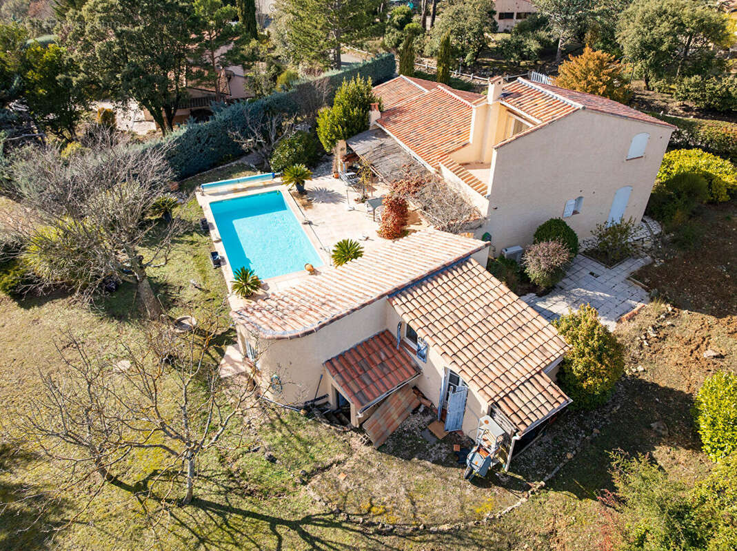 À VENDRE EN EXLUSIVITE!! Propriété  à TOURTOUR de 130m² + dépendance de 20m² + agrandissement possible + piscine le tout sur un  - photo 25