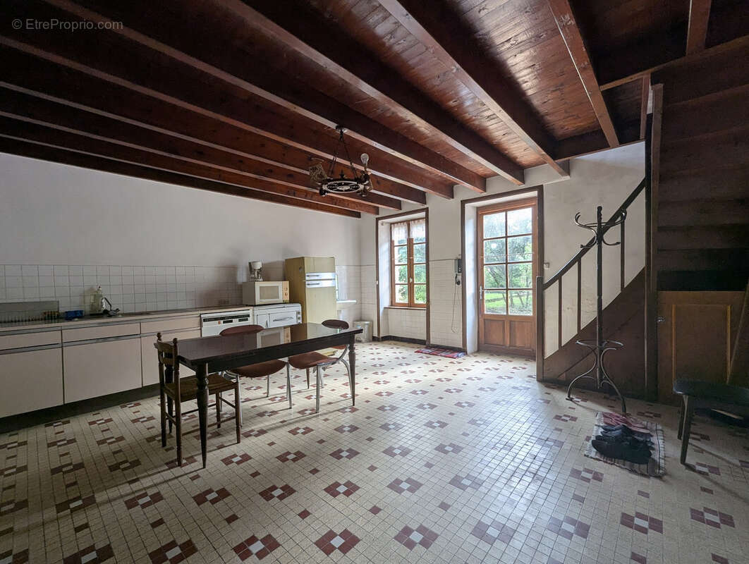 Maison à BAZOGES-EN-PAREDS