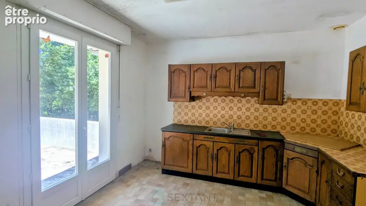 Maison familiale de 5 chambres à rénover  Sous-sol complet  Terrain de 8 291 m²  À 1,6 km de la Petite Mer de Gâvres - photo 8