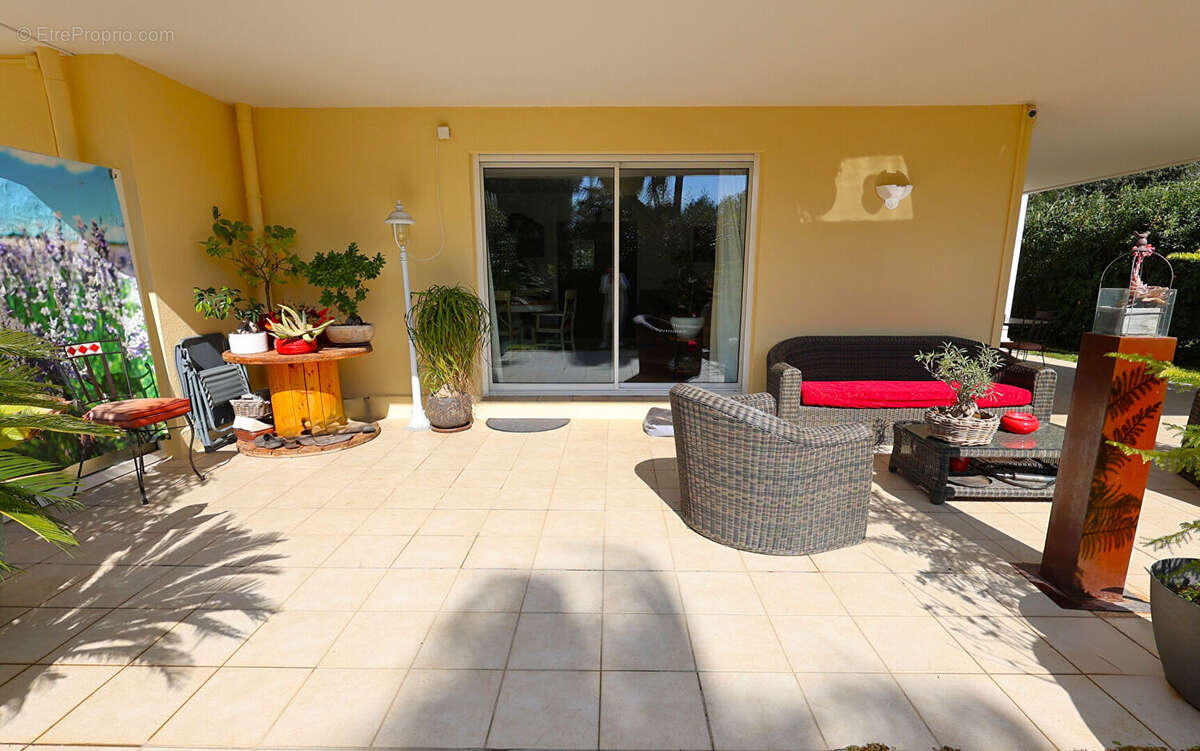 Appartement à MANDELIEU-LA-NAPOULE