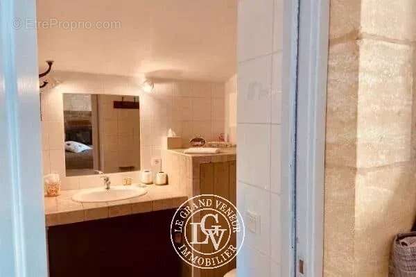 Sarlat- propriété comprenant 8 chambres- dont 5 chambres d'hôtes- 7 salles de bains- piscine- 13047m² de terrain - photo 30