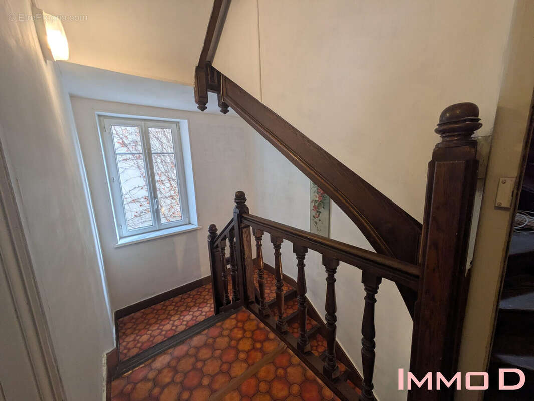 Maison à CHATEL-SUR-MOSELLE