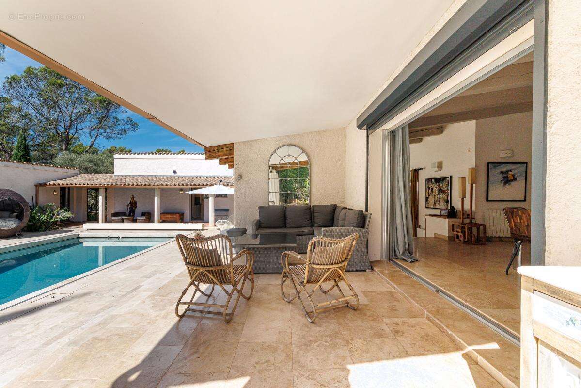 Maison à PUGET-SUR-ARGENS