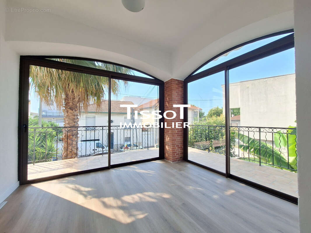 Appartement 136 m² à Nimes  - photo 2