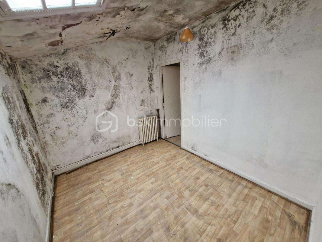 Belle maison de ville de 87m2 à rénover au coeur de Sainte-Foy-La-Grande - photo 3