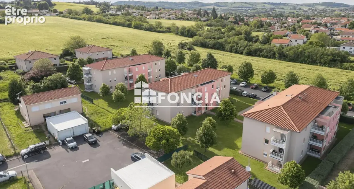 ISSOIRE – T2 avec balcon et parking - photo 12