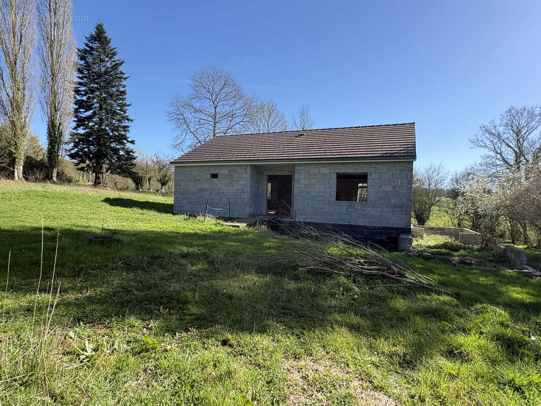 Maison à SURVIE