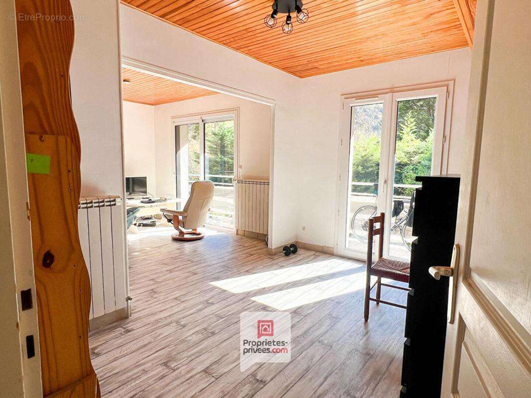 Appartement à GIERES