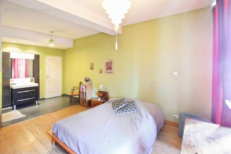 Maison ancienne de 201 m2 avec terrain, à COUCHES (71) - photo 16