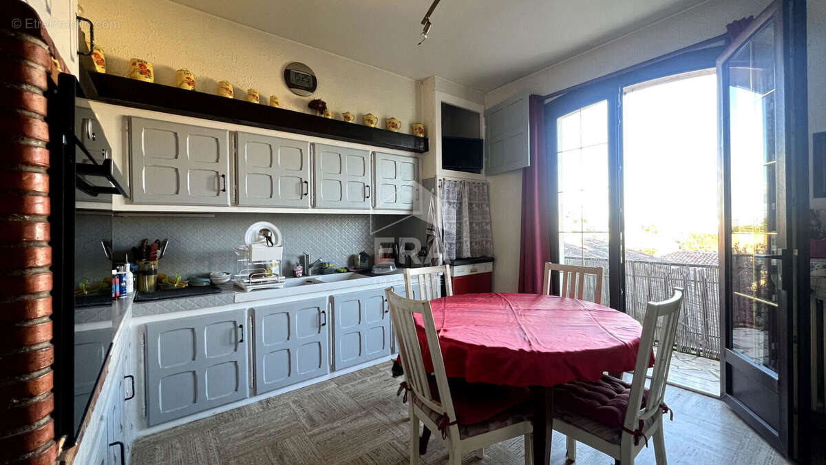 Appartement à CHATEAUNEUF-LES-MARTIGUES