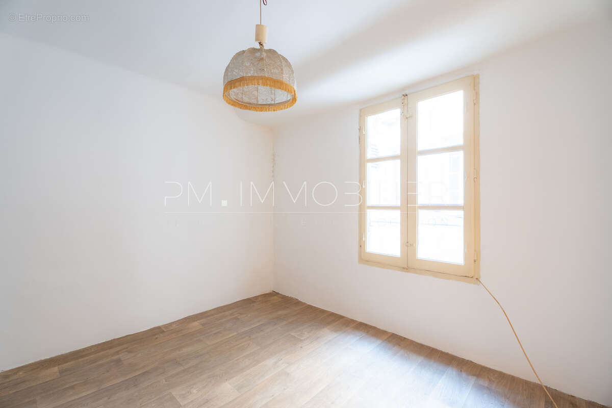 Appartement à MARSEILLE-1E
