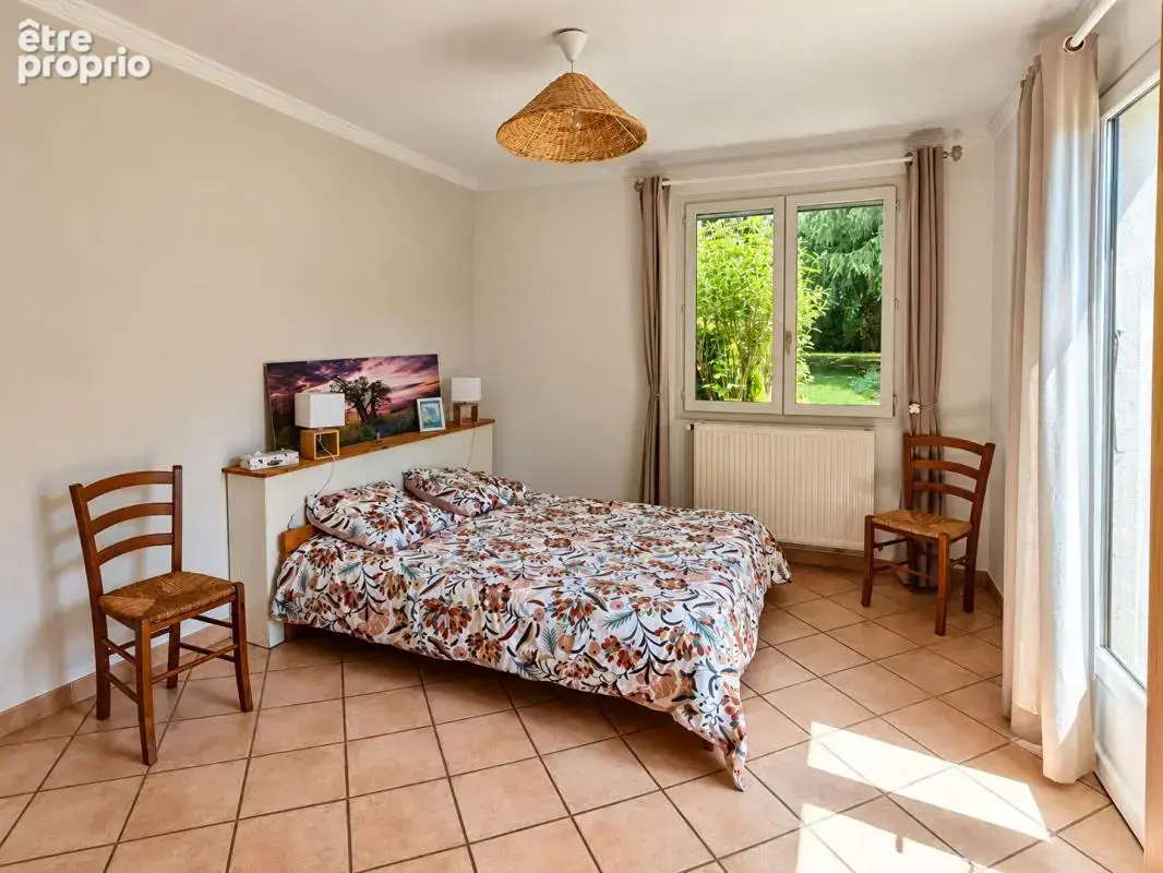 Maison familiale 173 m² ? 5 chambres ? Terrain de 3 105 m² ? Double garage - photo 8