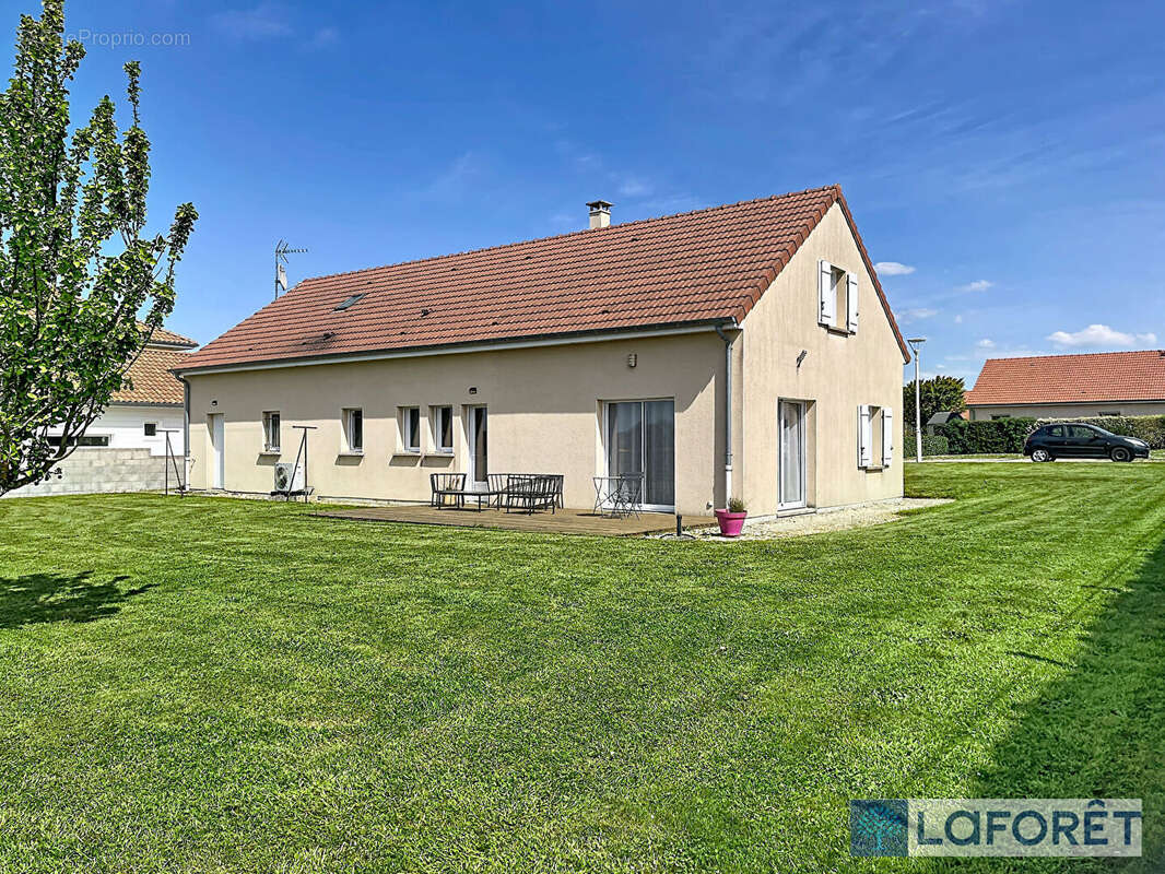Maison à IS-EN-BASSIGNY
