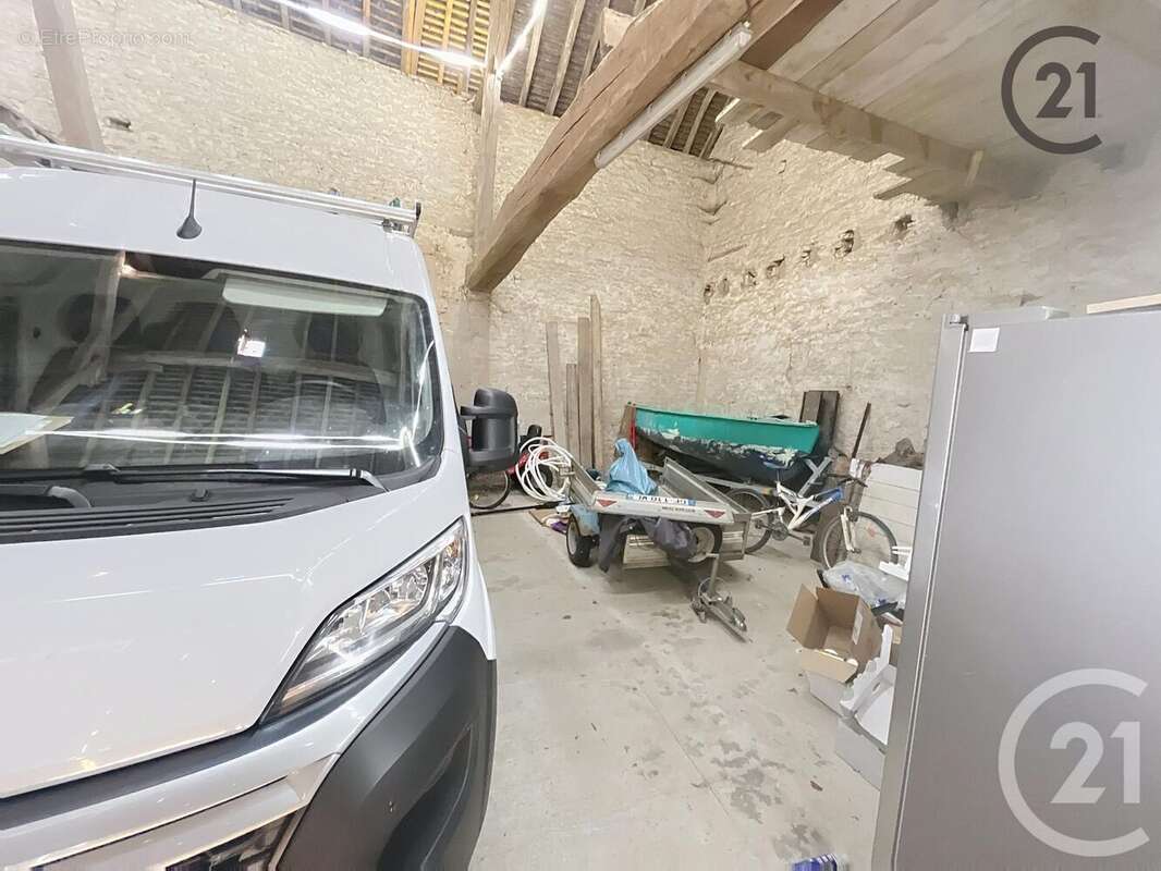 Maison à SAINT-CYR-LES-COLONS